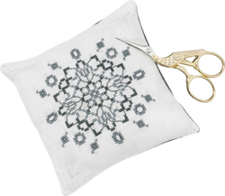 Nålepude, blomster  11x11cm