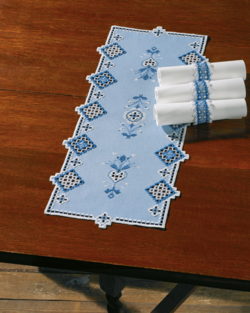 Hardanger in Blau 29x67cm