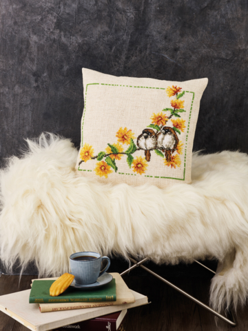 Buttercup &amp; House Sparrow 40x40cm